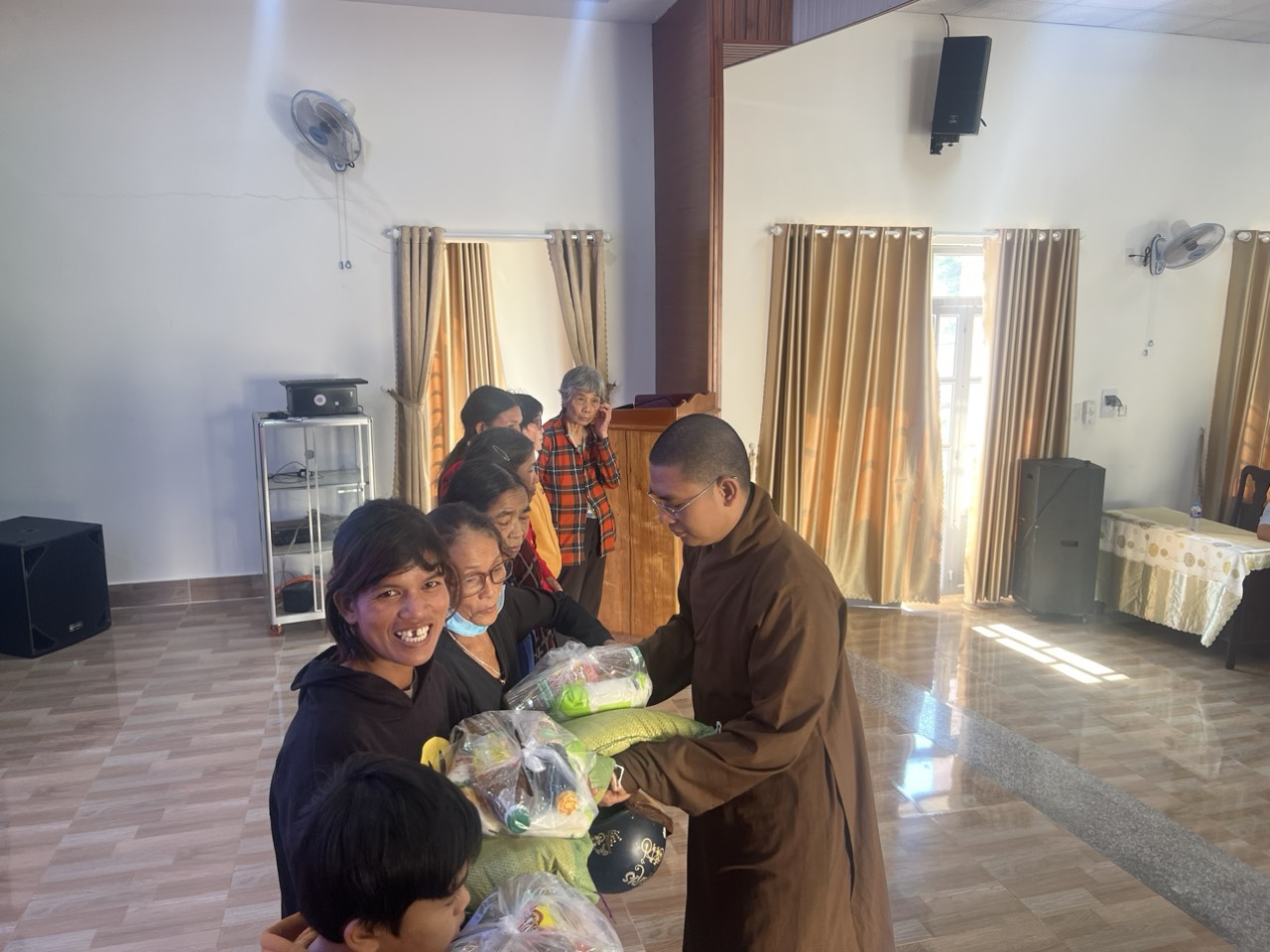 CHƯƠNG TRÌNH THIỆN NGUYỆN VỚI THÔNG ĐIỆP