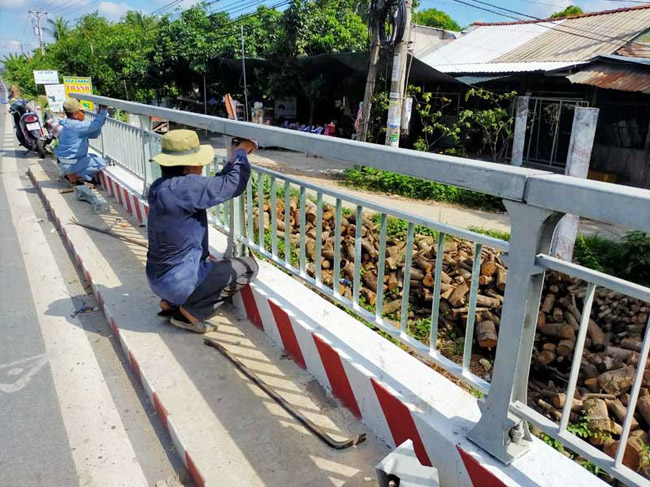 GIA CÔNG LẮP ĐẶT LAN CAN SẮT