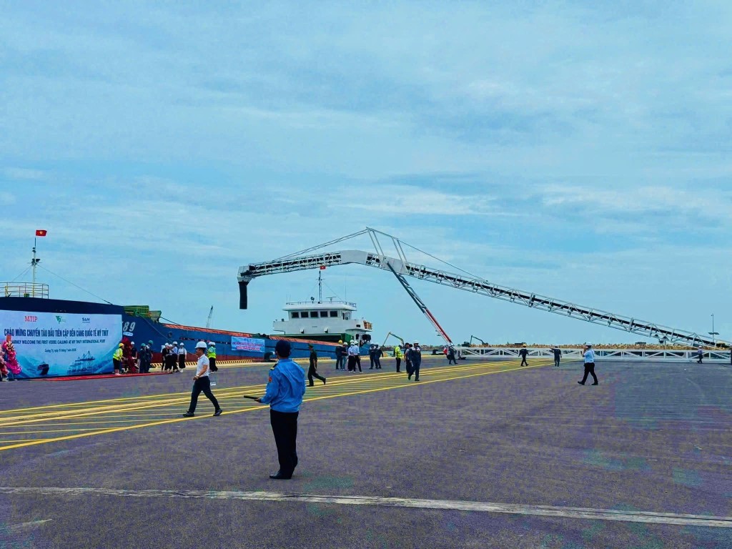 Lễ đón tàu Mỹ Thủy
